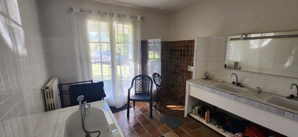 Maison de plain-pied avec vue dominante sur la Dordogne et accès privatif !