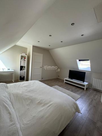 Une maison où il fait bon vivre, au cœur d’un quartier recherché.