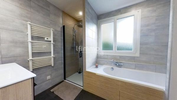 Une maison où il fait bon vivre, au cœur d’un quartier recherché.