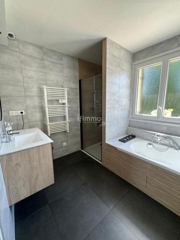 Une maison où il fait bon vivre, au cœur d’un quartier recherché.