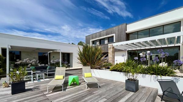 Maison à vendre  10 pièces - 380 m2 ST HILAIRE DE RIEZ - 85