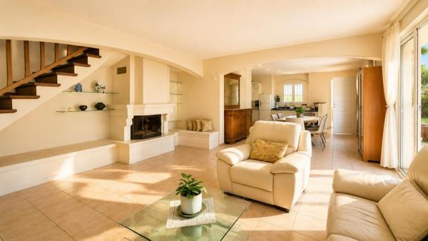 Vue dégagée sur le Mont Ventoux, aucun vis-à-vis, piscine, garage et proximité des commerces. Sur un superbe terrain de 2 136 m², cette villa de 165 m² allie confort, tranquillité et qualité de vie dans un cadre privilégié.