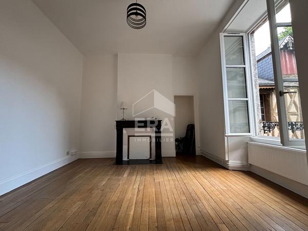 Appartement de standing refait à neuf hyper centre Orleans 5 pièce(s) 101.39 m2