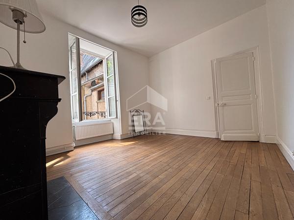 Appartement de standing refait à neuf hyper centre Orleans 5 pièce(s) 101.39 m2
