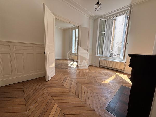 Appartement de standing refait à neuf hyper centre Orleans 5 pièce(s) 101.39 m2