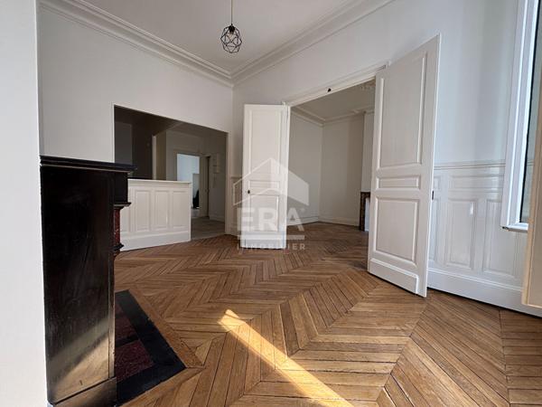 Appartement de standing refait à neuf hyper centre Orleans 5 pièce(s) 101.39 m2