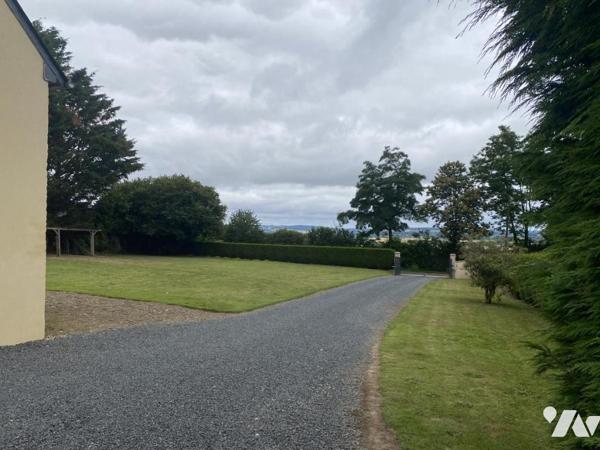 Située dans axe recherché, MAISON EN PIERRES en parfait état avec terrain 2.144 m²