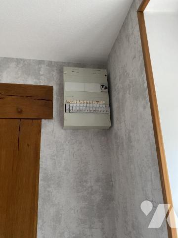 Située dans axe recherché, MAISON EN PIERRES en parfait état avec terrain 2.144 m²