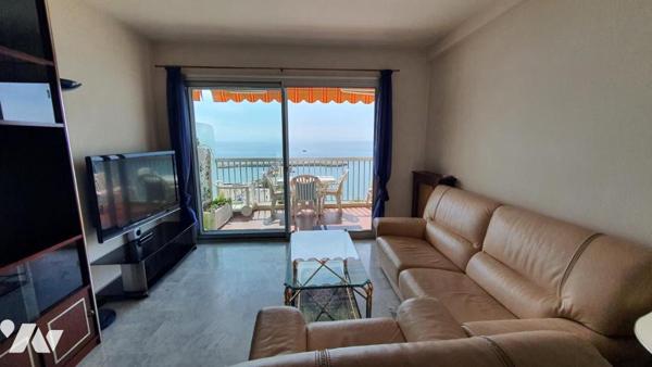 MENTON - FRONT DE MER - TROIS PIÉCES AVEC STATIONNEMENT.