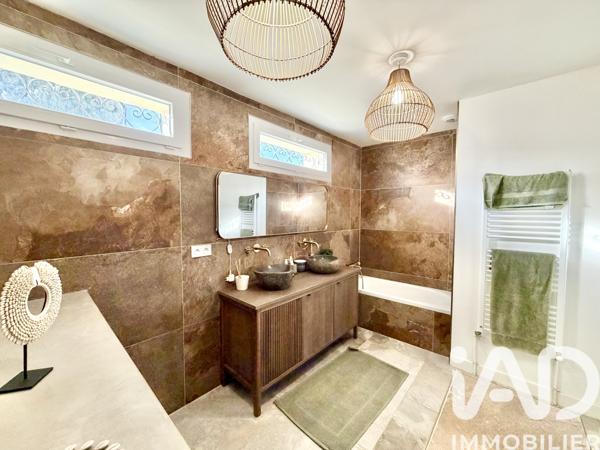 Maison à vendre 5 pièces 125 m² Nîmes-Saint-Césaire