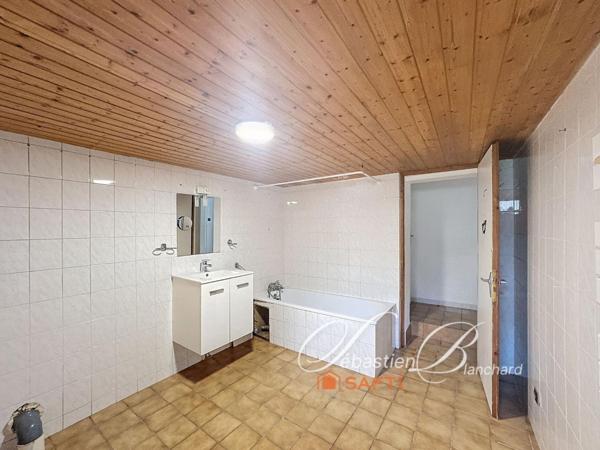 Maison à rénover de 87m2 et grange attenante