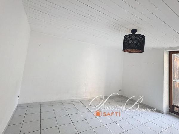 Maison à rénover de 87m2 et grange attenante