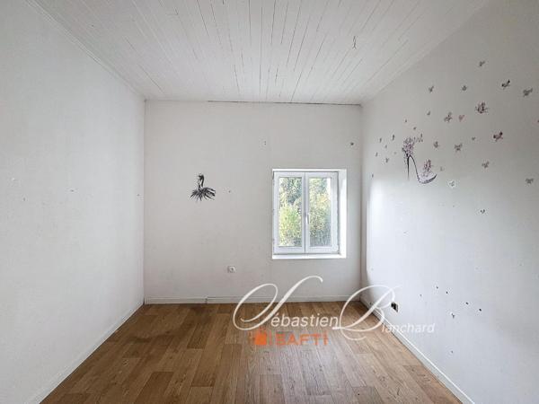 Maison à rénover de 87m2 et grange attenante