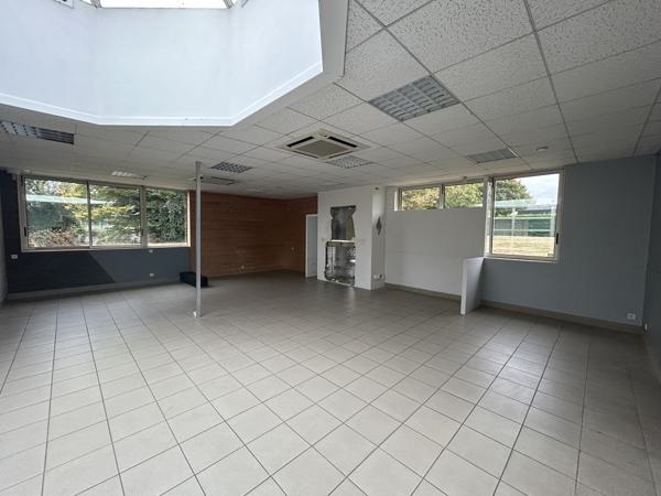 A LOUER - LOCAL COMMERCIAL/ BUREAUX LAVAL , Laval A LOUER - LOCAL COMMERCIAL/ BUREAUX LAVAL , Laval