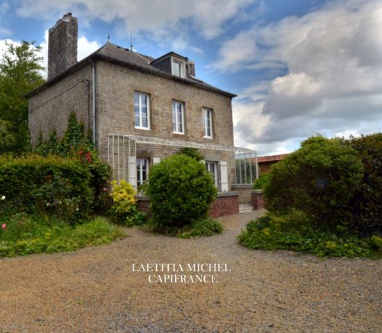 Ensemble immobilier à VIRE (14) avec Terrain 5 280 m² - CALVADOS - NORMANDIE