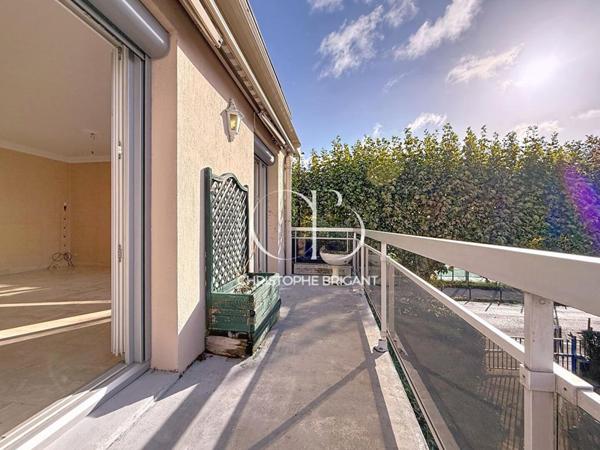 Maison Vitry Sur Seine limite Ivry 5 pièce(s) 120 m2 AVEC COMMERCE DE 50 M²