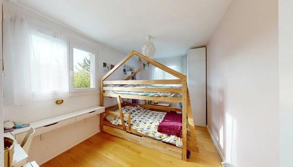Vente                                                      Appartement
                        
                     4 pièces                      76 m2                     à Chartres