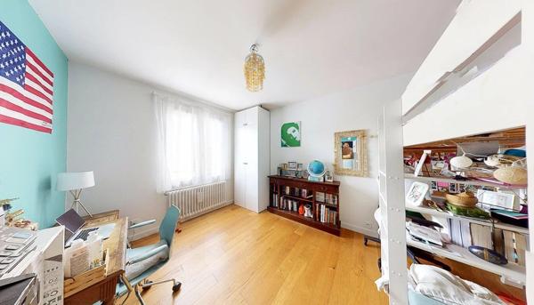Vente                                                      Appartement
                        
                     4 pièces                      76 m2                     à Chartres