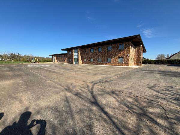 Bureaux Mennecy 2385 m2