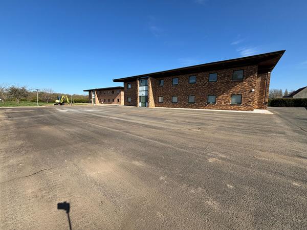 Bureaux Mennecy 2385 m2