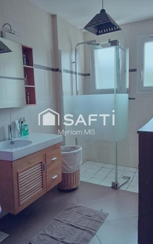 Belle opportunité : Grande maison de 185 m2 avec piscine couverte et chauffée