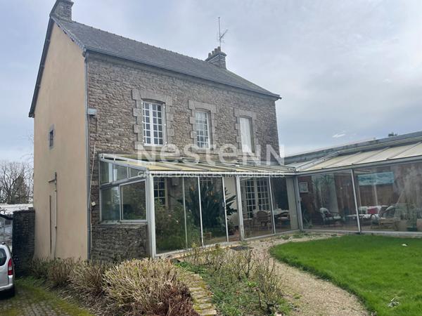 Maison cossue, centre ville de Questembert, 4 chambres, 400 m² de terrain.