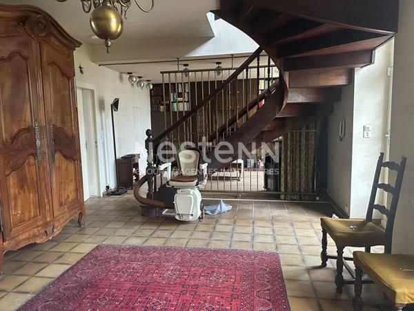 Maison cossue, centre ville de Questembert, 4 chambres, 400 m² de terrain.