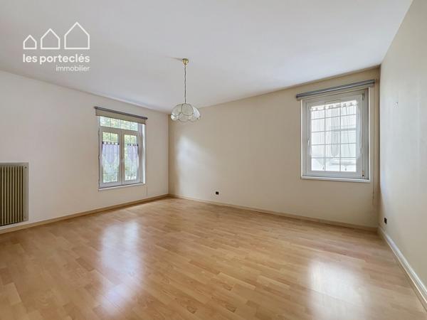 Appartement 107 m² traversant avec 2 balcons – Fort potentiel, NEUDORF