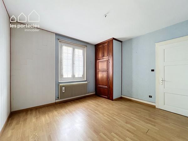 Appartement 107 m² traversant avec 2 balcons – Fort potentiel, NEUDORF