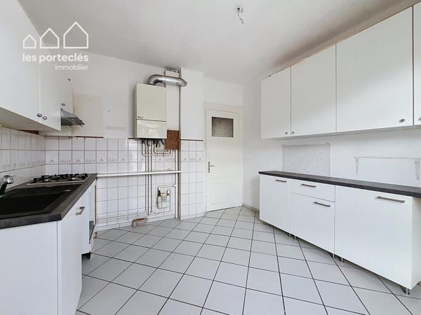 Appartement 107 m² traversant avec 2 balcons – Fort potentiel, NEUDORF