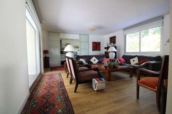 Aux PORTES de LA ROCHE su YON côté NORD, Maison de 238 m² avec 6 chambres, Bureau double, SDB, SDE, 3 WC et PISCINE, GARAGE et PARKING intérieur avec CARPORT 2 véhicules