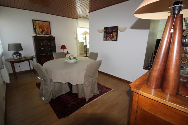 Aux PORTES de LA ROCHE su YON côté NORD, Maison de 238 m² avec 6 chambres, Bureau double, SDB, SDE, 3 WC et PISCINE, GARAGE et PARKING intérieur avec CARPORT 2 véhicules