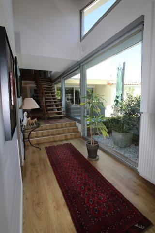 Aux PORTES de LA ROCHE su YON côté NORD, Maison de 238 m² avec 6 chambres, Bureau double, SDB, SDE, 3 WC et PISCINE, GARAGE et PARKING intérieur avec CARPORT 2 véhicules