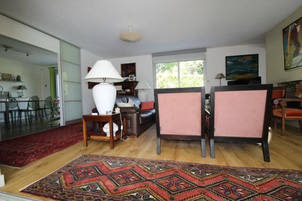 Aux PORTES de LA ROCHE su YON côté NORD, Maison de 238 m² avec 6 chambres, Bureau double, SDB, SDE, 3 WC et PISCINE, GARAGE et PARKING intérieur avec CARPORT 2 véhicules