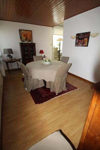 Aux PORTES de LA ROCHE su YON côté NORD, Maison de 238 m² avec 6 chambres, Bureau double, SDB, SDE, 3 WC et PISCINE, GARAGE et PARKING intérieur avec CARPORT 2 véhicules