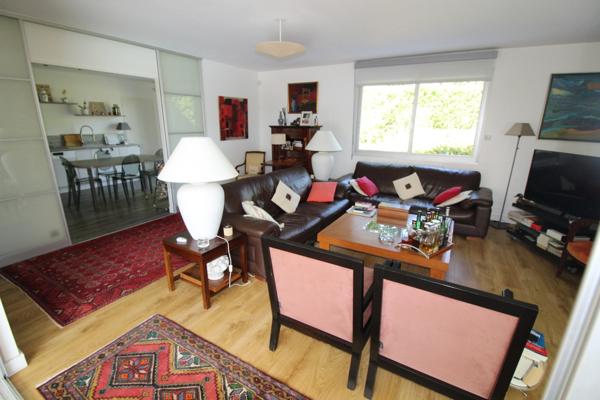 Aux PORTES de LA ROCHE su YON côté NORD, Maison de 238 m² avec 6 chambres, Bureau double, SDB, SDE, 3 WC et PISCINE, GARAGE et PARKING intérieur avec CARPORT 2 véhicules