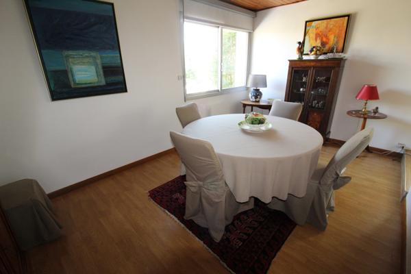 Aux PORTES de LA ROCHE su YON côté NORD, Maison de 238 m² avec 6 chambres, Bureau double, SDB, SDE, 3 WC et PISCINE, GARAGE et PARKING intérieur avec CARPORT 2 véhicules