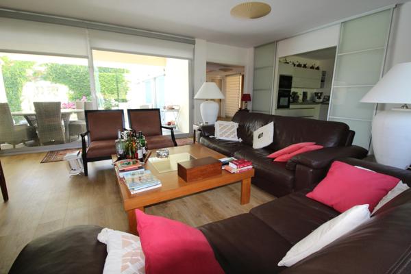 Aux PORTES de LA ROCHE su YON côté NORD, Maison de 238 m² avec 6 chambres, Bureau double, SDB, SDE, 3 WC et PISCINE, GARAGE et PARKING intérieur avec CARPORT 2 véhicules