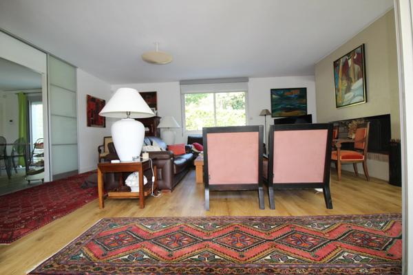 Aux PORTES de LA ROCHE su YON côté NORD, Maison de 238 m² avec 6 chambres, Bureau double, SDB, SDE, 3 WC et PISCINE, GARAGE et PARKING intérieur avec CARPORT 2 véhicules