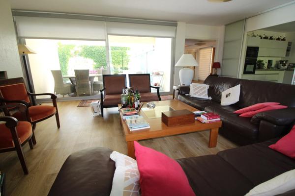 Aux PORTES de LA ROCHE su YON côté NORD, Maison de 238 m² avec 6 chambres, Bureau double, SDB, SDE, 3 WC et PISCINE, GARAGE et PARKING intérieur avec CARPORT 2 véhicules