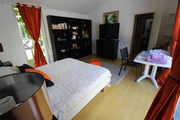 Aux PORTES de LA ROCHE su YON côté NORD, Maison de 238 m² avec 6 chambres, Bureau double, SDB, SDE, 3 WC et PISCINE, GARAGE et PARKING intérieur avec CARPORT 2 véhicules