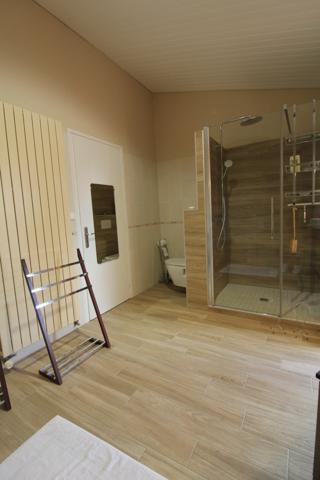 Aux PORTES de LA ROCHE su YON côté NORD, Maison de 238 m² avec 6 chambres, Bureau double, SDB, SDE, 3 WC et PISCINE, GARAGE et PARKING intérieur avec CARPORT 2 véhicules