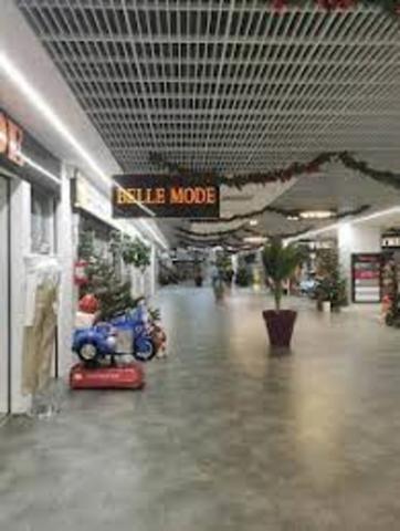 a vendre LOCAUX COMMERCIAUX DANS GALERIE MARCHANDE 2226m² Territoire de Belfort (90)