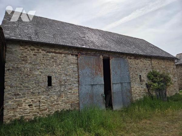 ARON- Sur plus de 3.500m² de terrain, maison d'habitations en pierres  mitoyenne de 3 chambres ...