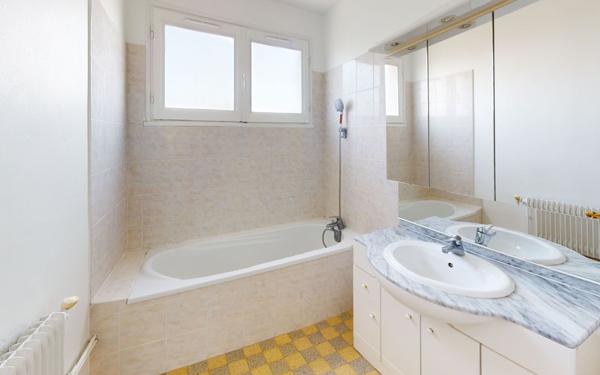 Appartement à vendre    3 pièces • 57,03 m2 Vaulx-en-Velin