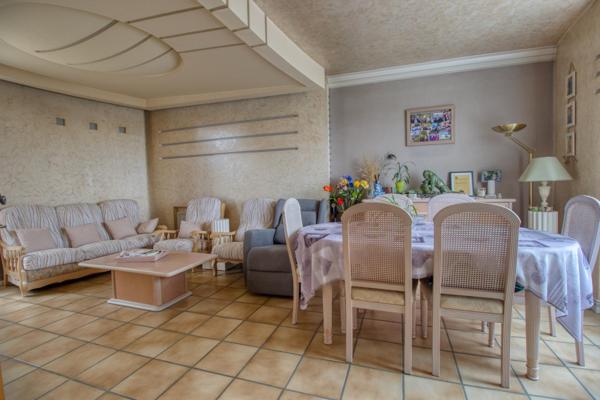 Maison de ville avec environnement idéal pour familles ou artisan