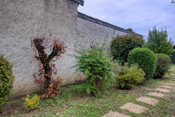 Maison de ville avec environnement idéal pour familles ou artisan