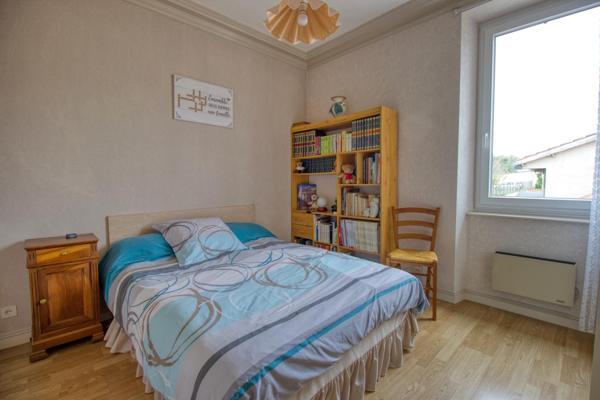 Maison de ville avec environnement idéal pour familles ou artisan