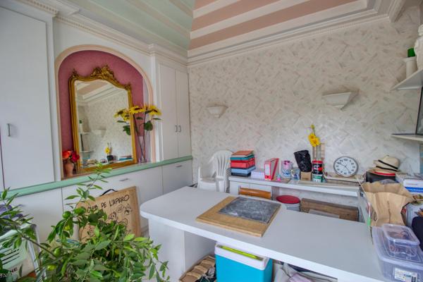 Maison de ville avec environnement idéal pour familles ou artisan