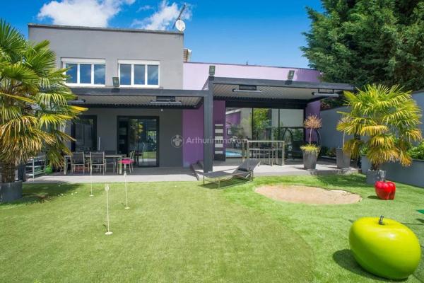 Vente                                                      Loft
                        
                     10 pièces                      394 m2                     à Saint-Fargeau-Ponthierry